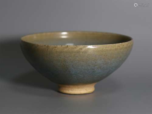 A Chinese Jun-Type Glazed Porcelain Bowl