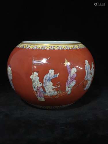 A Chinese Red Ground Chinese Famille-Rose Porcelain Round Box with Cover