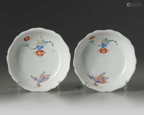 A pair of Japanese Kakiemon dishes