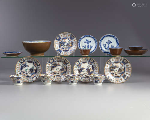 A group of seventeen Chinese porcelain objects