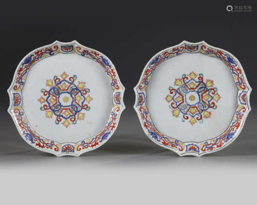 A pair of Chinese famille verte trays