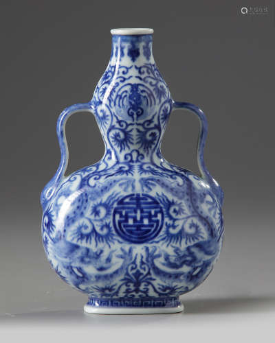 A Chinese blue and white double gourd 'dragon' vase