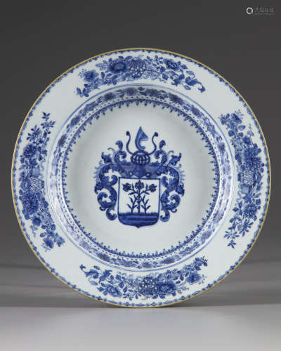 A Chinese blue and white armorial dish