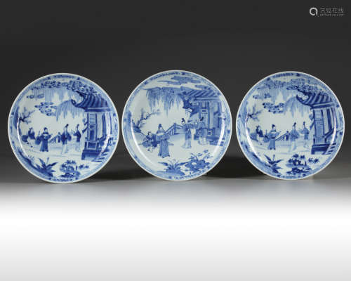 A set of three Chinese blue and white 'Romance of the Western Chamber' dishes