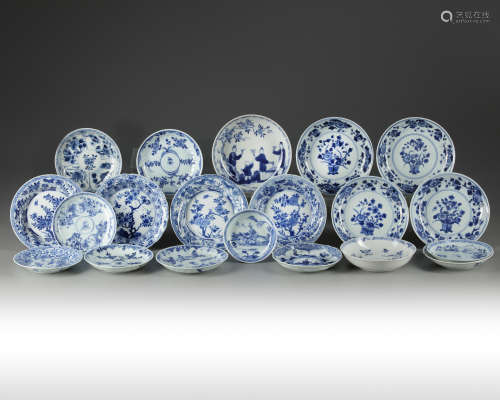 A group of twenty Chinese blue and white objects