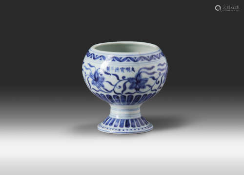 A Chinese blue and white stem bowl