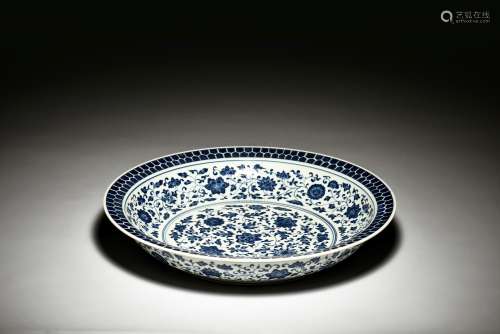 LARGE BLUE AND WHITE 'FLOWERS' CHARGER