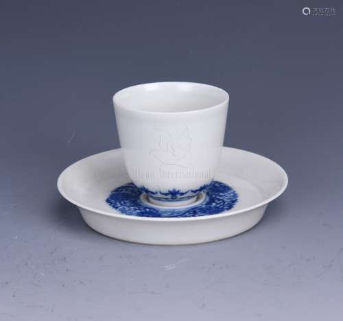A SET OF BLUE AND WHITE TEACUP AND SAUCER