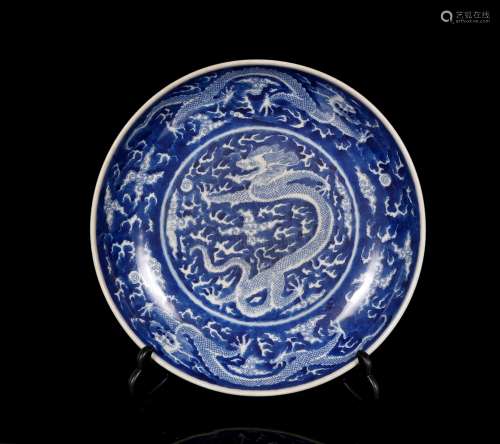 A BLUE AND WHITE DRAGON DISH