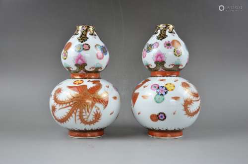 A PAIR OF FAMILLE ROSE DOUBLE-GOURD VASES