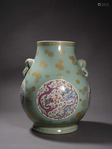 A CELADON GROUND GILT-DECORATED JAR, 19TH CENTURY