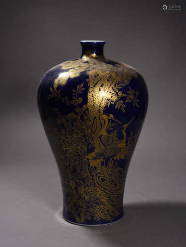 A BLUE GLAZED AND GILT PLUM VASE, 19TH CENTURY