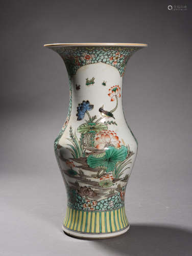 A FAMILLE VERTE BEAKER VASE, GU, 18TH CENTURY