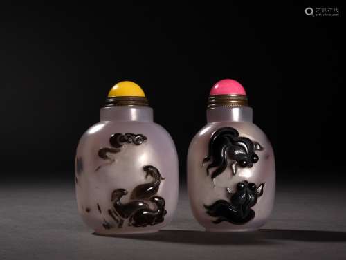 TWO SUZHOU SCHOOL AGATE SNUFF BOTTLES, 19TH CENTURY