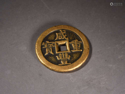 A CHINESE BRONZE COIN, 19TH CENTURY