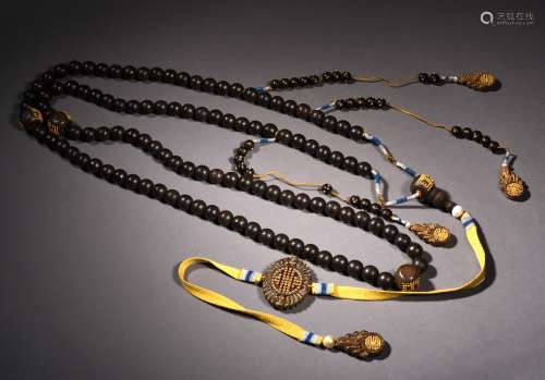 AN AGILAWOOD COURT NECKLACE, 18TH CENTURY