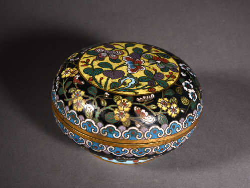 A CLOISONNE CIRCULAR BOX AND COVER, 19TH CENTURY