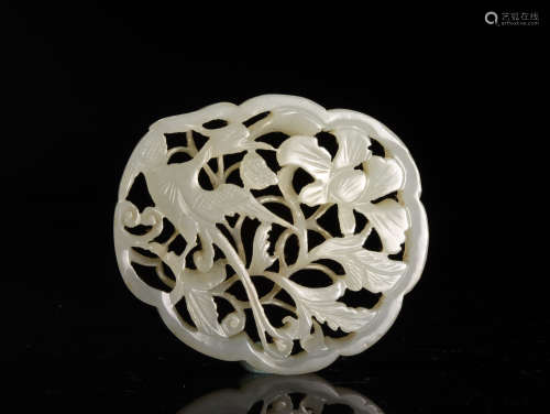 A RETICULATED WHITE JADE PENDANT, 16TH CENTURY