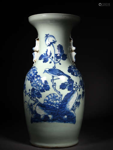 A CELADON GROUND BLUE AND WHITE VASE, 19TH CENTURY