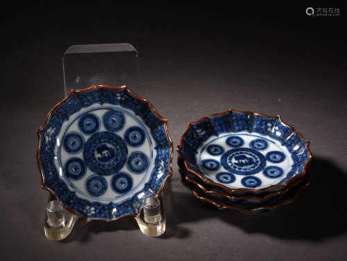 A SET OF BLUE AND WHITE SAUCERS, WANLI PERIOD