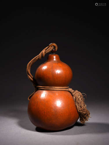 A JAPANESE DOUBLE-GOURD WINE VESSEL, 18TH CENTURY