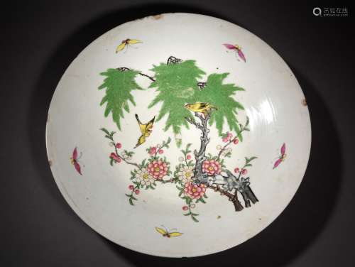 A FAMILLE ROSE DISH, LATE 19TH CENTURY