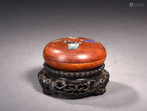 A HARDSTONE INLAID HUANGHUALI PASTE BOX AND COVER, 18TH CENTURY