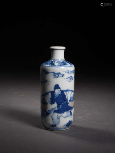 A BLUE AND WHITE AND COPPER RED SNUFF BOTTLE, KANGXI PERIOD