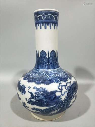 A Chinese Blue and White Porcelain Vase