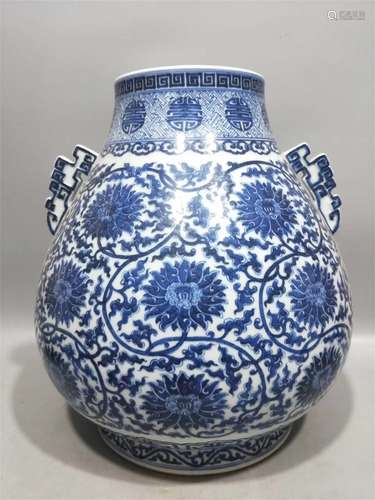 A Chinese Blue and White Porcelain Vase