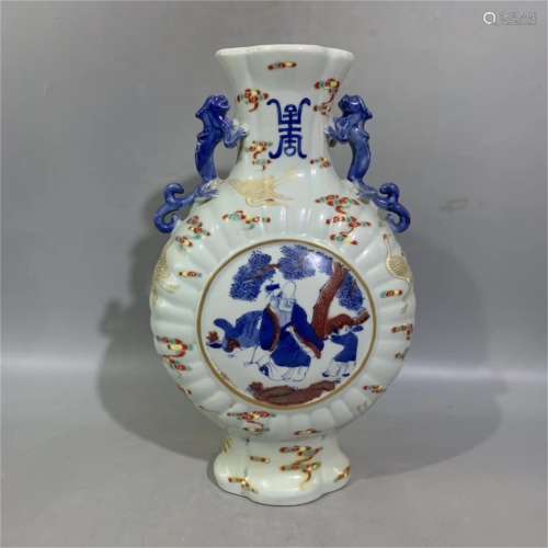 A Chinese Blue and White Porcelain Vase