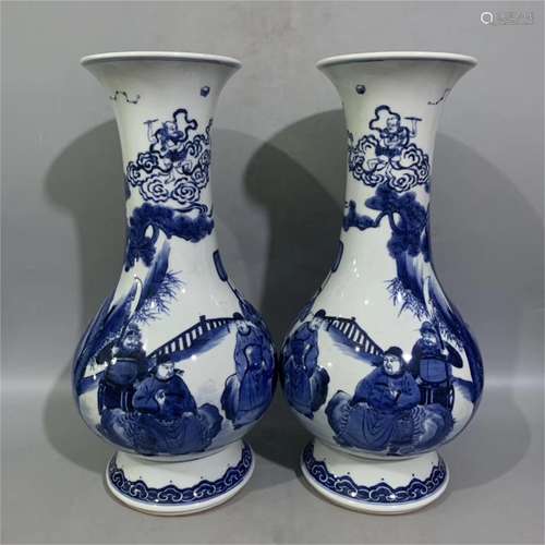 A Pair of Chinese Blue and White Porcelain Vases