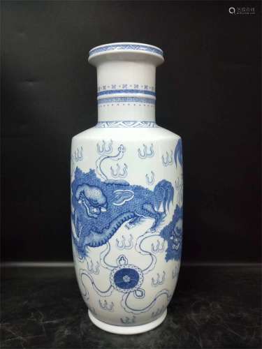 A Chinese Blue and White Porcelain Vase