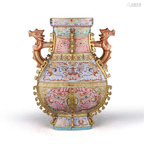 A Chinese Enamel Glazed Porcelain Vase