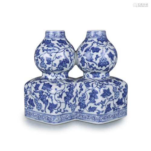 A Chinese Blue and White Porcelain Double Double-Gourd Vase