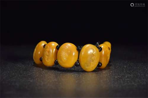 A Chinese Carved Tianhuang Bracelet