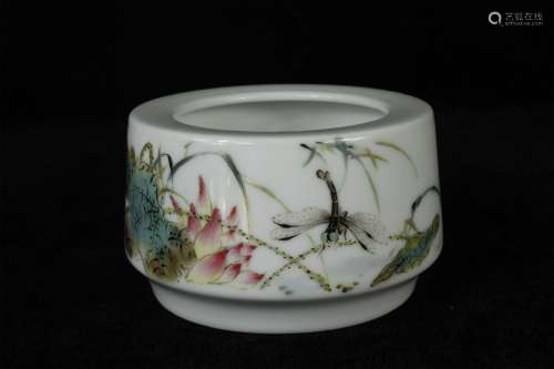 A Chinese Famille-Rose Porcelain Brush Washer