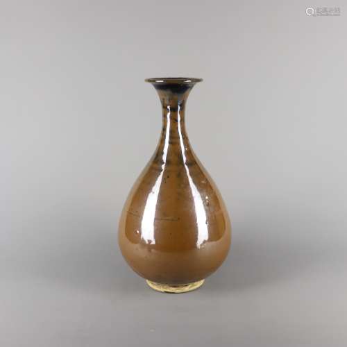 A Chinese Brown Glazed Porcelain Vases