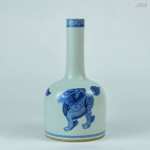 A Chinese Blue and White Porcelain Vase