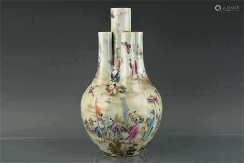 A Chinese Enamel Glazed Porcelain Vase