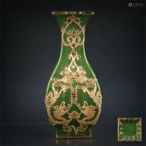 A Chinese Green Glazed Porcelain Square Vase with Gilt Bronze Inlaid