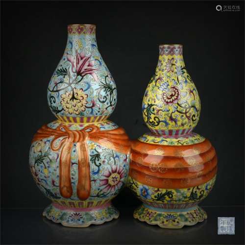 A Chinese Enamel Glazed Porcelain Double Double-Gourd Vase