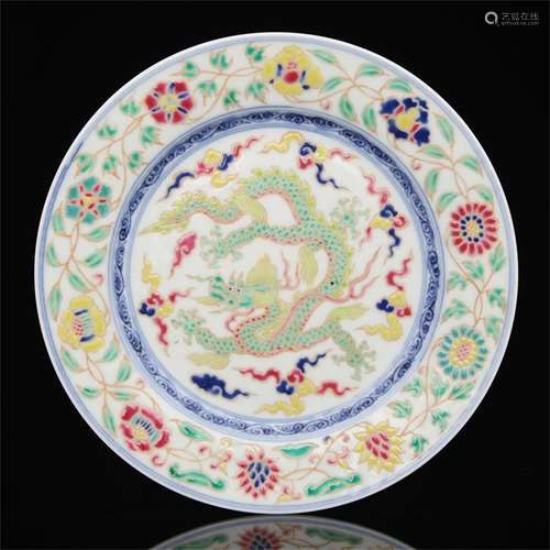 A Chinese Dou-Cai Glazed Porcelain Plate