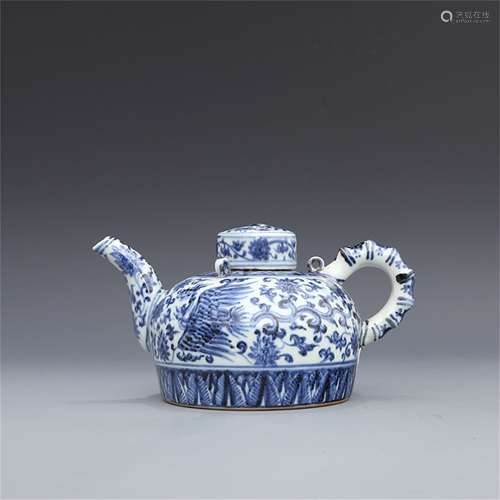 A Chinese Blue and White Porcelain Tea Pot