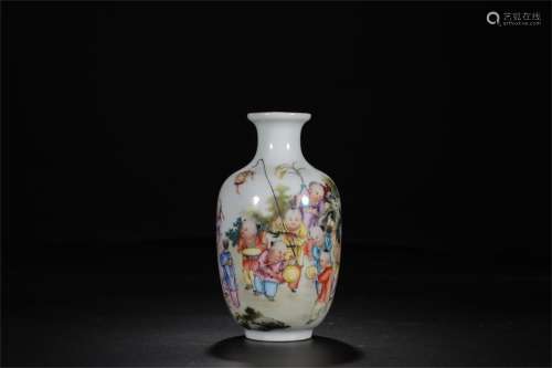 A Chinese Famille-Rose Porcelain Vase