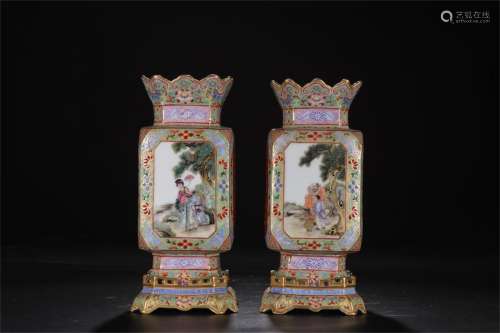 A Pair of Chinese Enamel Glazed Porcelain Vases