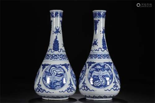 A Pair ofChinese Blue and White Porcelain Vases