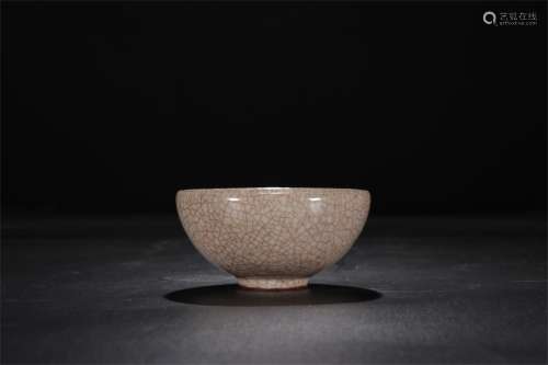 A Chinese Ge-Type Glazed Porcelain Bowl