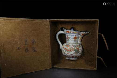 A Chinese Dou-Cai Glazed Porcelain Wine Pot