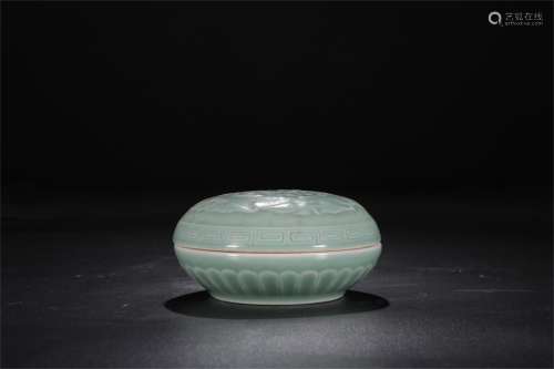 A Chinese Celadon Glazed Porcelain Round Box with Cover